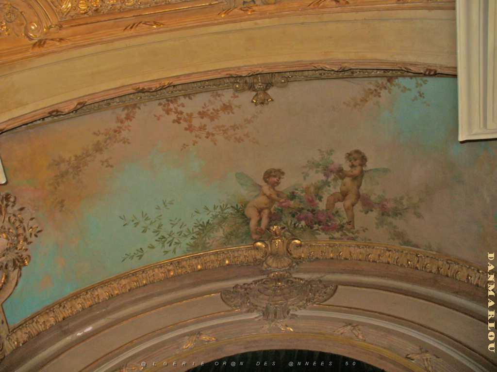 ORAN LE THEATRE ET SON SUPERBE PLAFOND.JPG